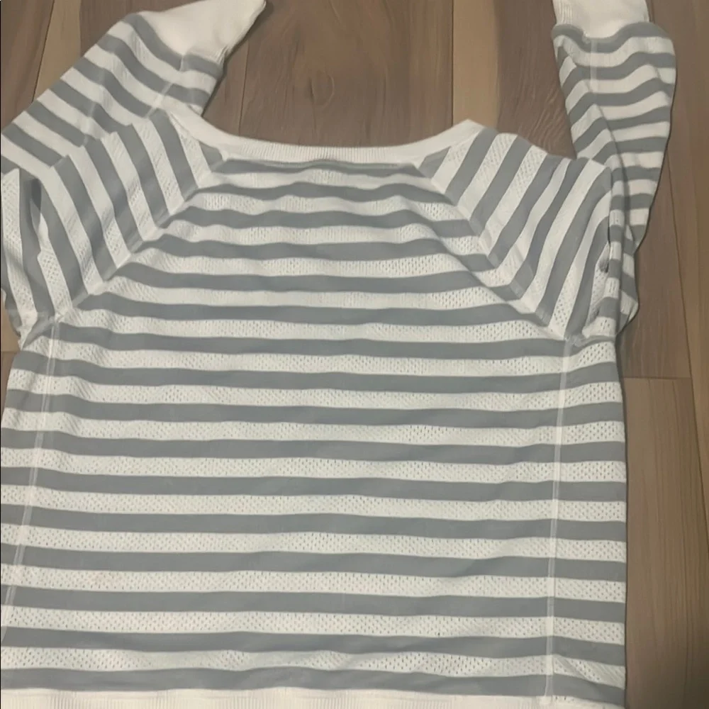 Xersion Crew Neck Sweater Gray and White Stripes